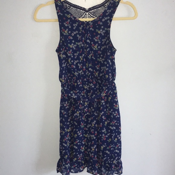 Mid-length Blue dress with feminine, floral pattern that ties in the back - Picture 4 of 4